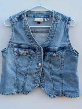 Women's Universal Thread Medium Wash Denim Vest